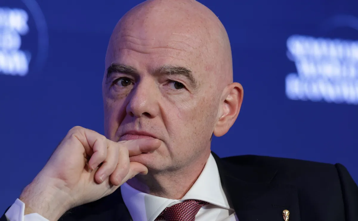 Infantino desabafa sobre limitação da Fifa após corte polêmico de árbitro na Copa do Mundo