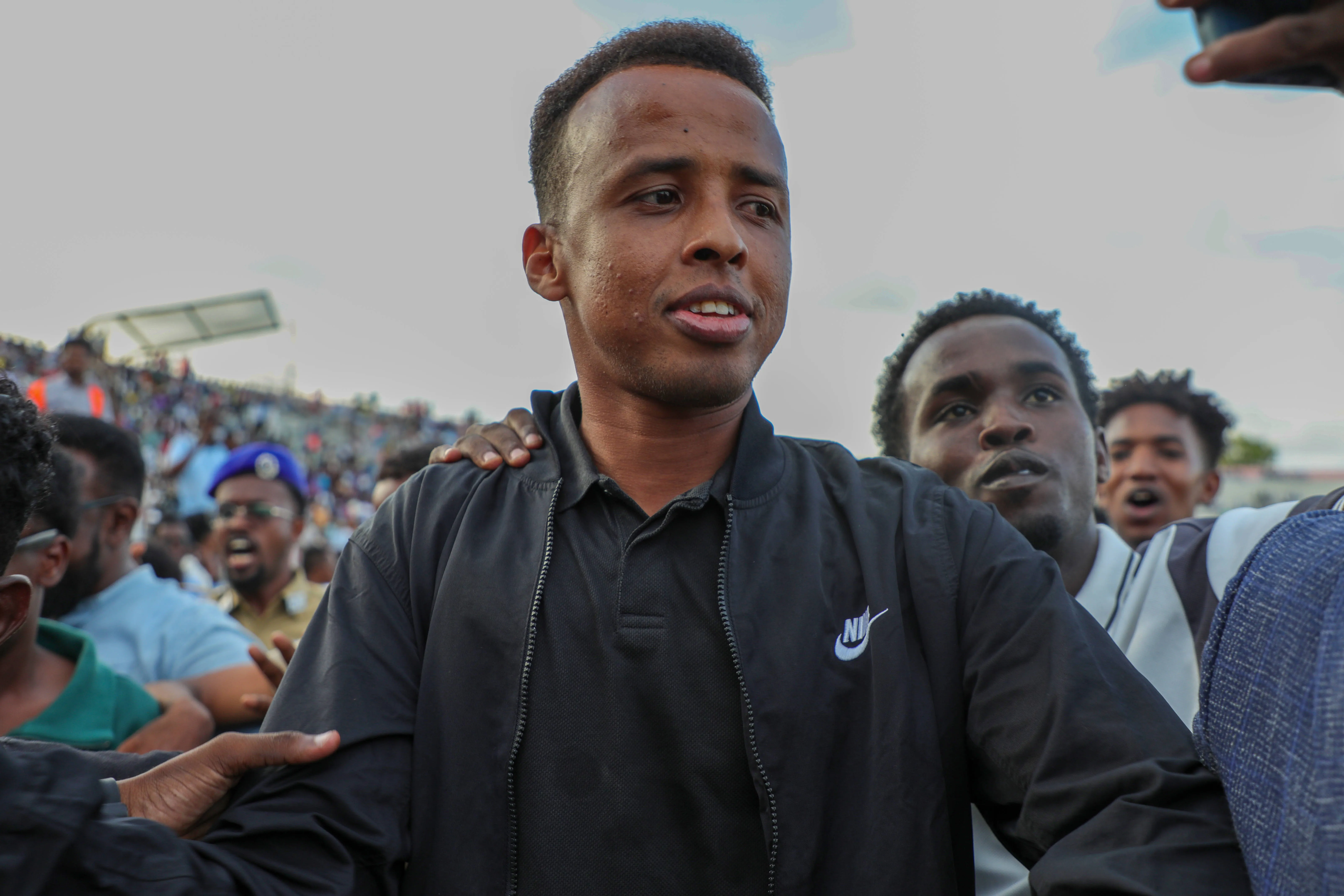 Omar Abdulkadir Artan foi recebido com festa na Somália após ser barrado da Copa por autoridades dos EUA – Foto: IMAGO / Anadolu Agency