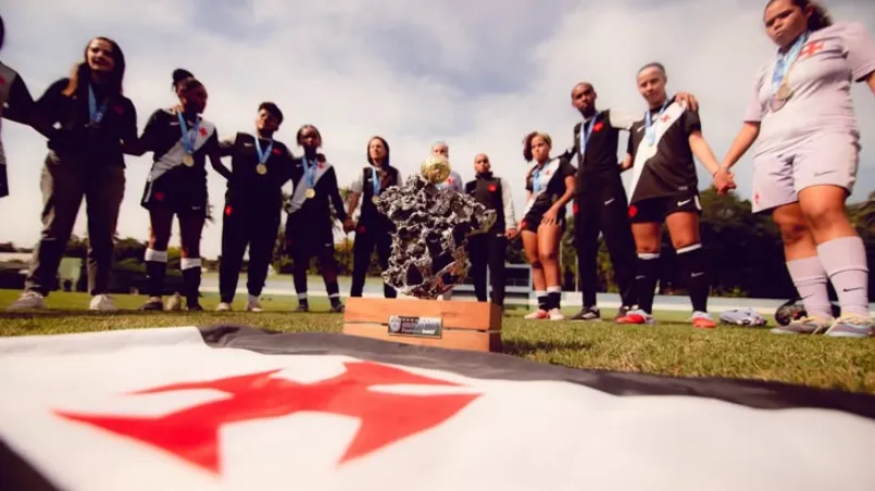 Jogadoras do Vasco sub-17 celebram vitória na Copa Rio
