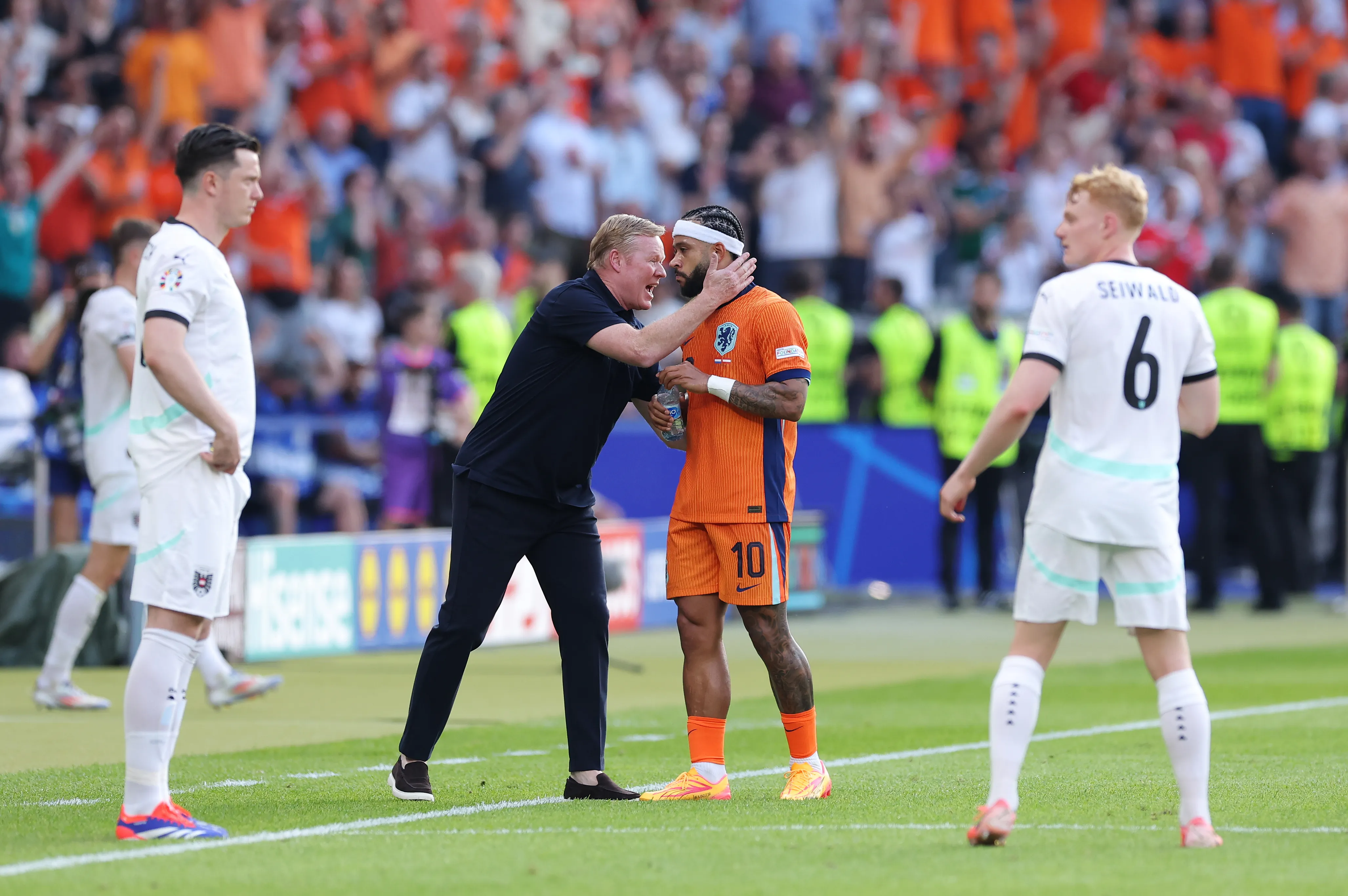 Memphis Depay e Ronald Koeman. (Photo by Alex Livesey/Getty Images)