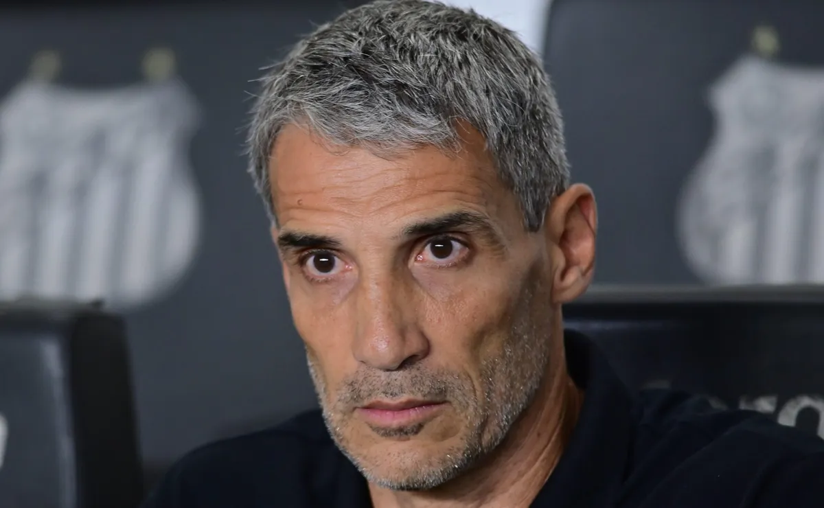 Vojvoda fica perto de assumir o Racing (ARG) menos de três meses após ser demitido do Santos