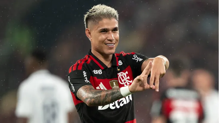 Luiz Araujo jogador do Flamengo comemora seu gol durante partida contra o Remo no estadio Maracana pelo campeonato Brasileiro A 2026.