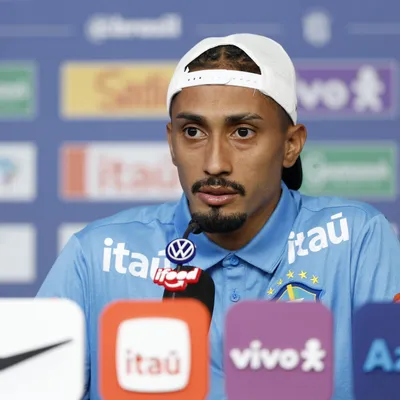 Raphinha reforça clima leve e maturidade da Seleção