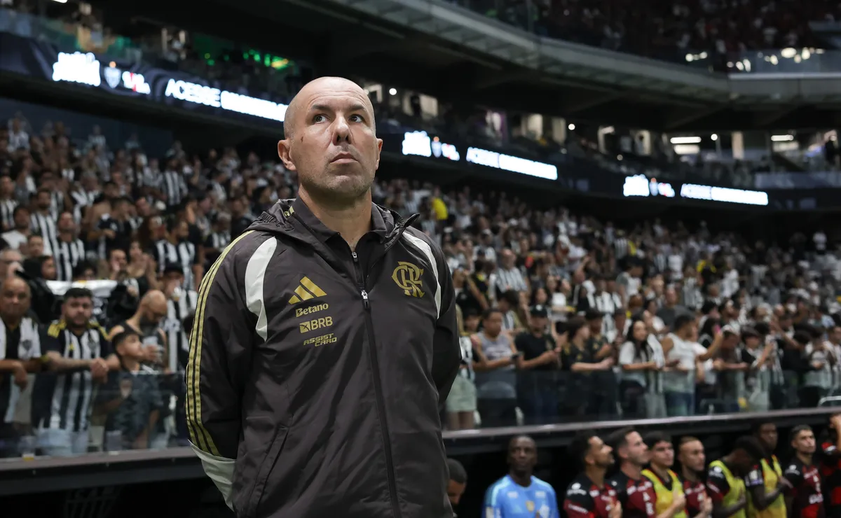 Leonardo Jardim cobra reforço para o meio e Flamengo intensifica busca por articulador