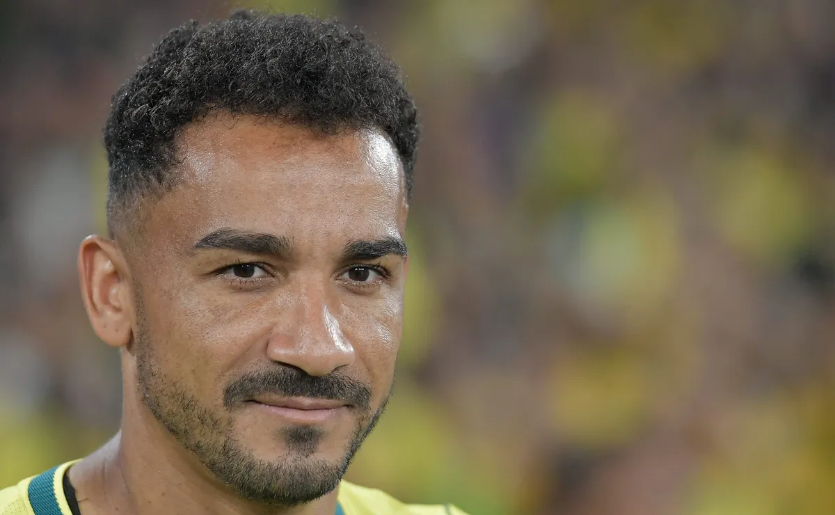 Danilo se posiciona sobre críticas à Seleção Brasileira próxima à estreia na Copa: “Entendo com tranquilidade”
