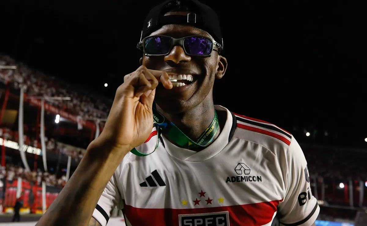 Santos sugere troca ao São Paulo para contratar Arboleda e oferece Zé Rafael
