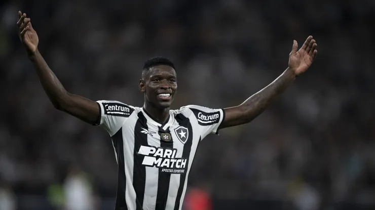 Luiz Henrique jogador do Botafogo comemora seu gol durante partida contra o Penarol no estadio Engenhao pelo campeonato Copa Libertadores 2024. Foto: Jorge Rodrigues/AGIF