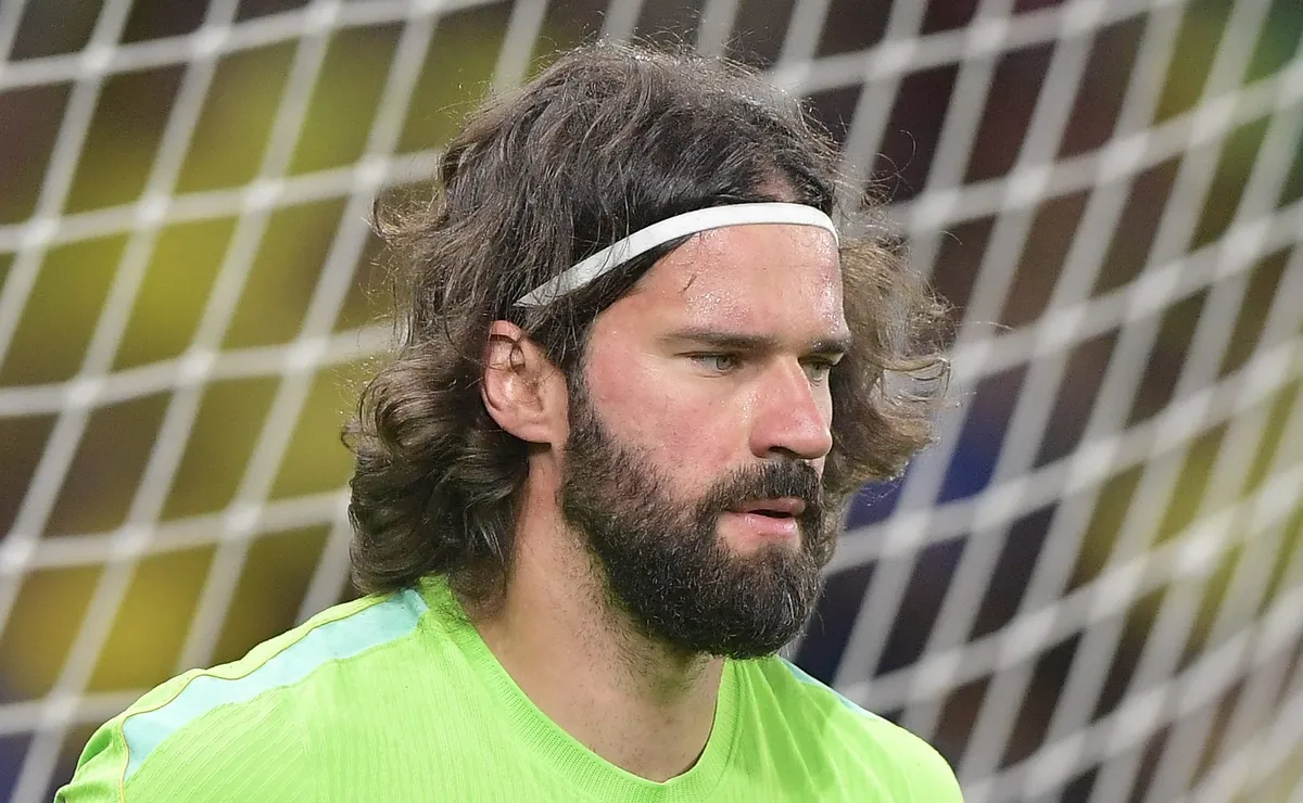 Alisson comenta formação com Taffarel e elogia ídolo da Seleção Brasileira: “Qualificado”