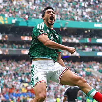 Raúl Jiménez marca pela primeira vez em Copa aos 35 anos