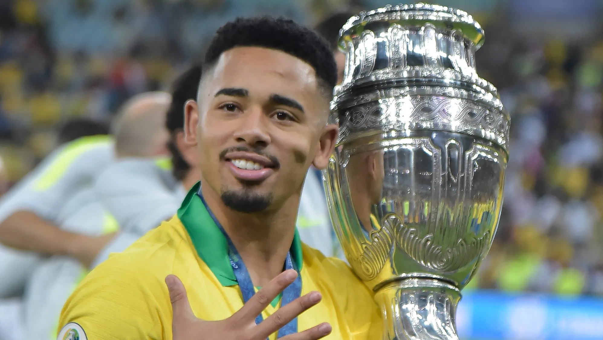 Gabriel Jesus ex-jogador do Brasil na premiacao ao final da partida contra o Peru no estadio Maracana pelo campeonato Copa America 2019. Foto: Thiago Ribeiro/AGIF