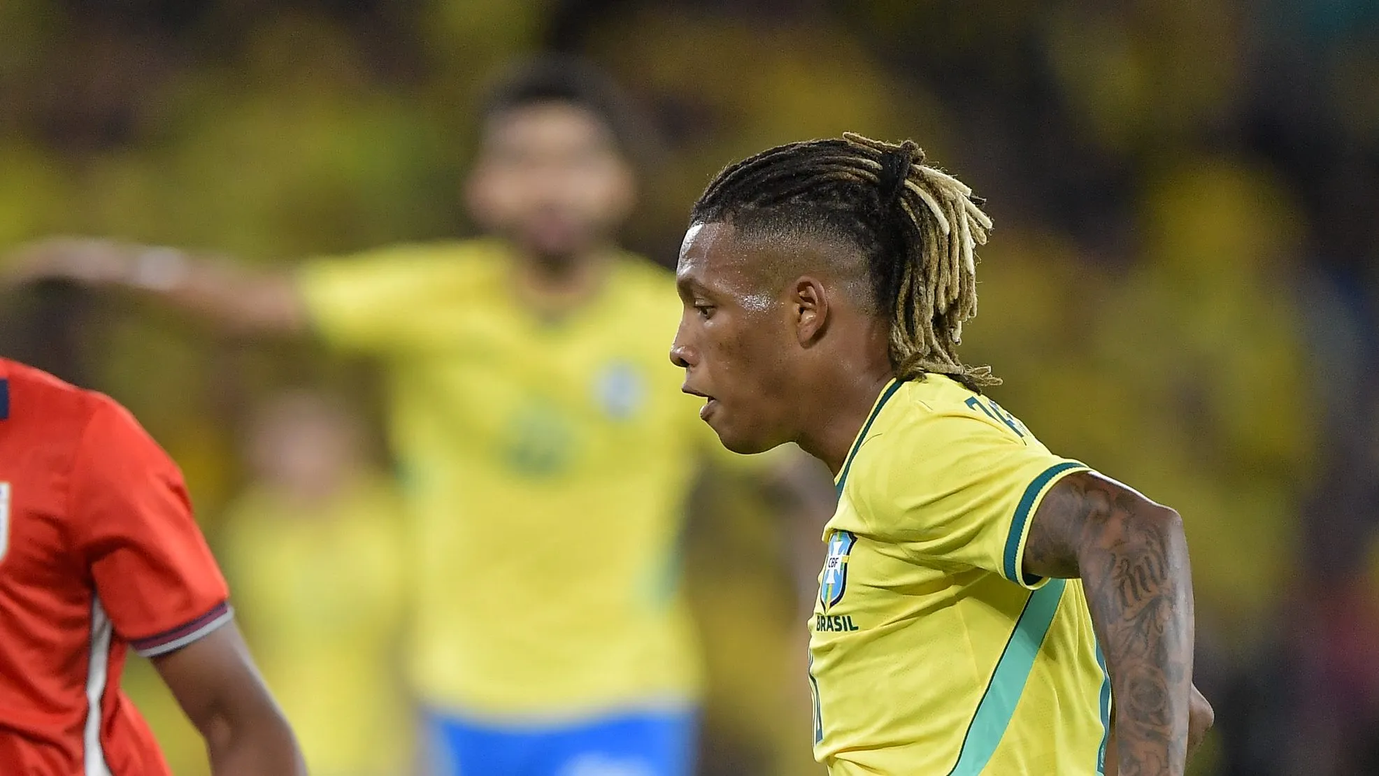 Foto: Thiago Ribeiro/AGIF – Danilo em ação durante amistoso contra o Panamá.