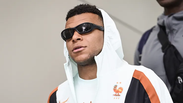 BOSTON, MASSACHUSETTS - JUNE 10: Kylian Mbappé #10 of France arrives at Boston Logan International Airport on June 10, 2026 in Boston, Massachusetts. (Photo by Jaiden Tripi/Getty Images)