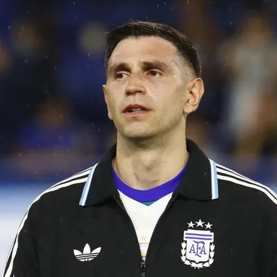 Dibu Martínez deve ser titular na estreia da Argentina na Copa