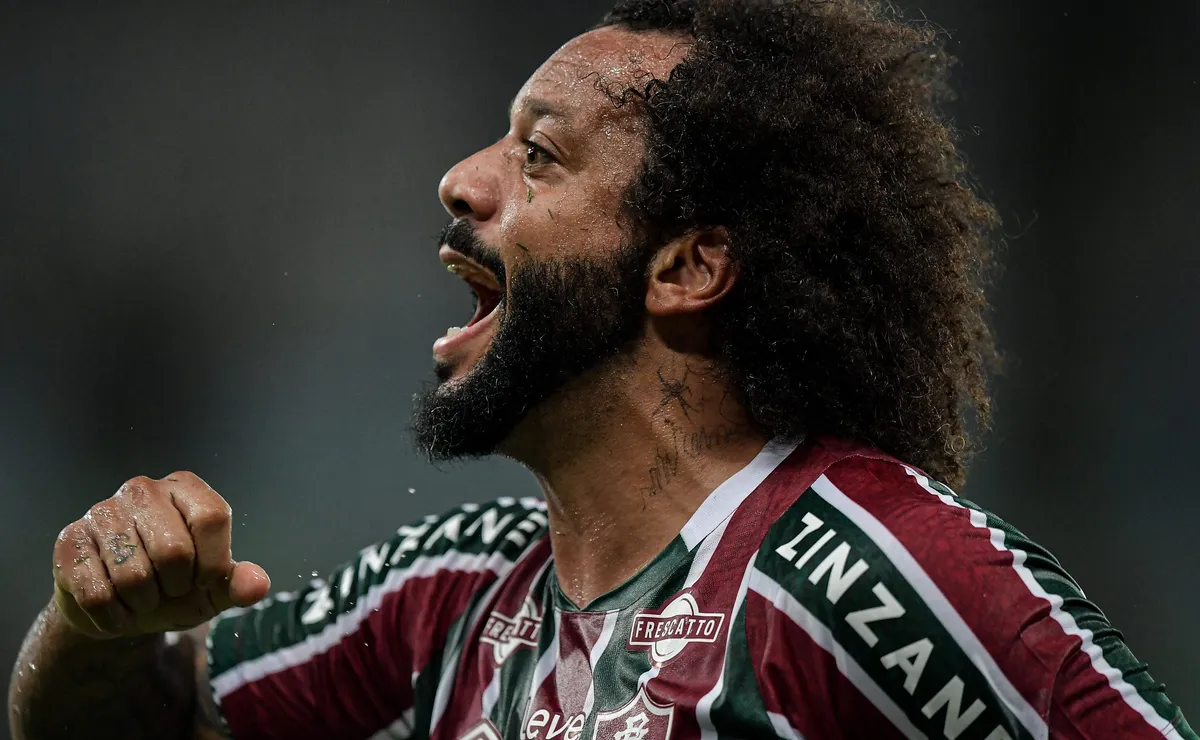 Ex-jogador da Seleção Brasileira, Marcelo é escoltado após confusão em México x África do Sul