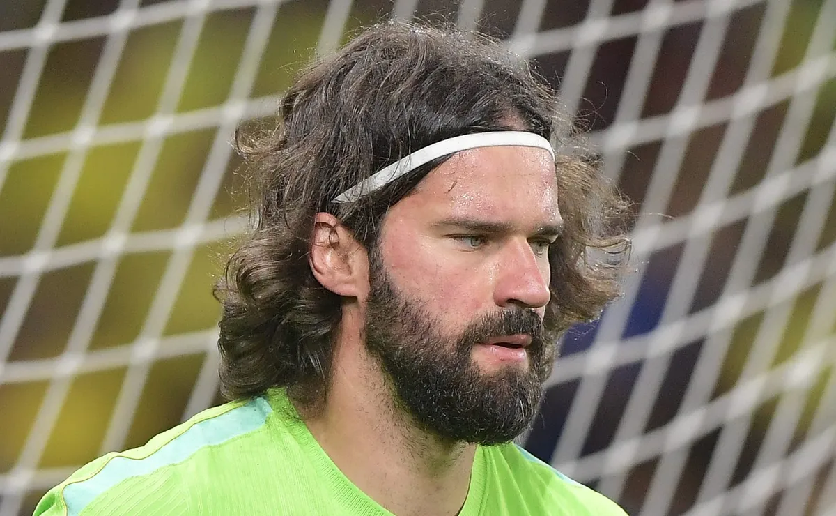 Alisson revela condição física para estreia da Seleção Brasileira na Copa do Mundo: “100%”