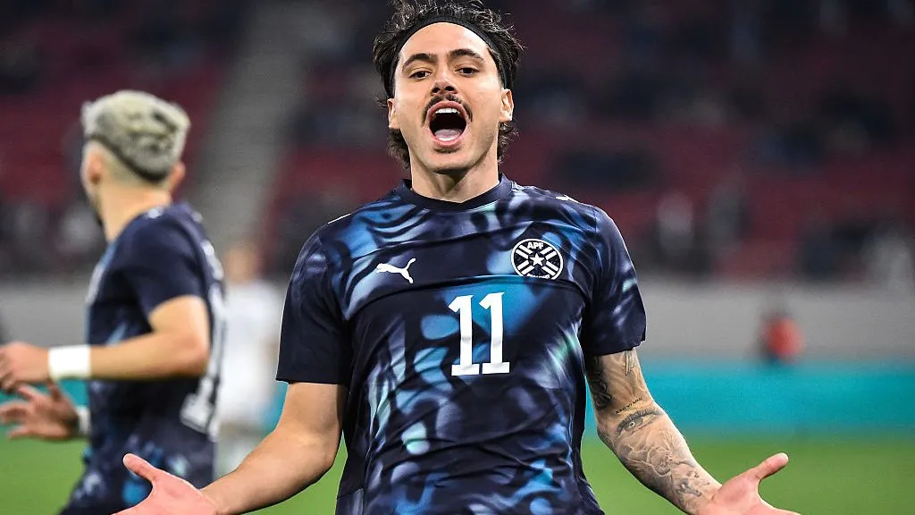 Maurício é o Verdão na Seleção do Paraguai, assim como Gustavo Gómez  (Photo by Milos Bicanski/Getty Images)