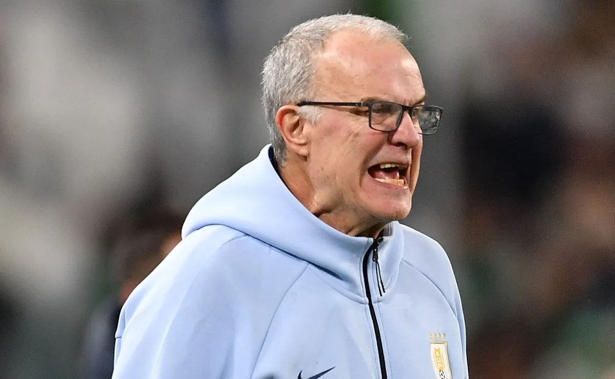 Bielsa escala Uruguai sem Arrascaeta para estreia da Copa do Mundo
