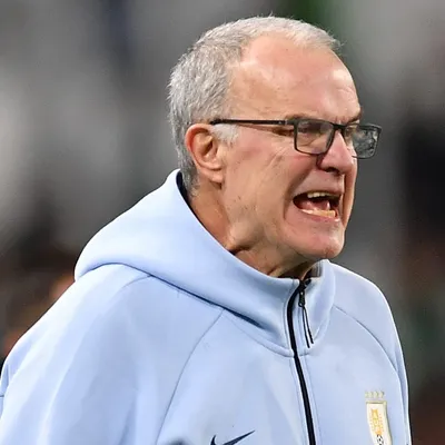 Bielsa escala Uruguai sem Arrascaeta na estreia da Copa