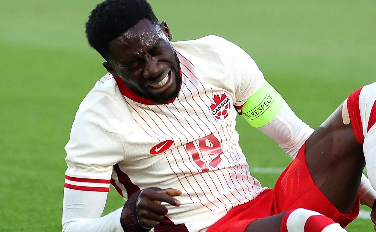 Davies desfalca Canadá contra a Bósnia e Jesse March prepara mudanças na escalação