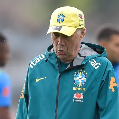 Carlo Ancelotti tem prazo apertado para substituições por cortes