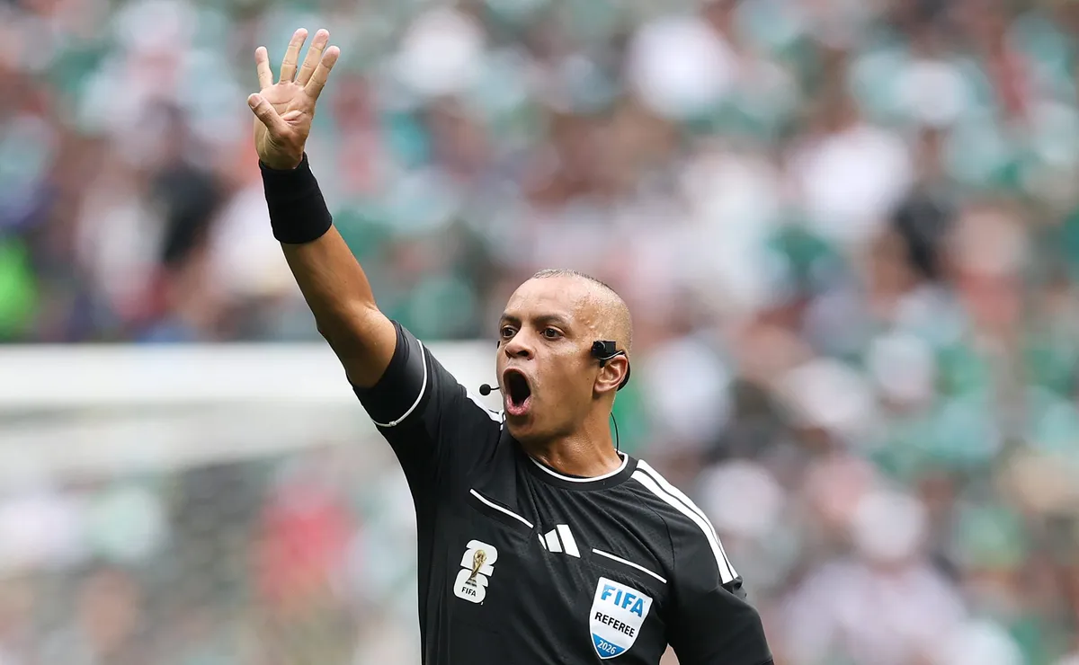 Arbitragem de Wilton Pereira Sampaio é elogiada pela Fifa em estreia da Copa do Mundo