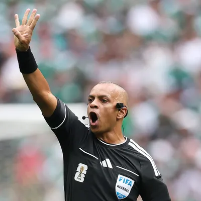 Arbitragem de Wilton Pereira Sampaio é elogiada pela Fifa