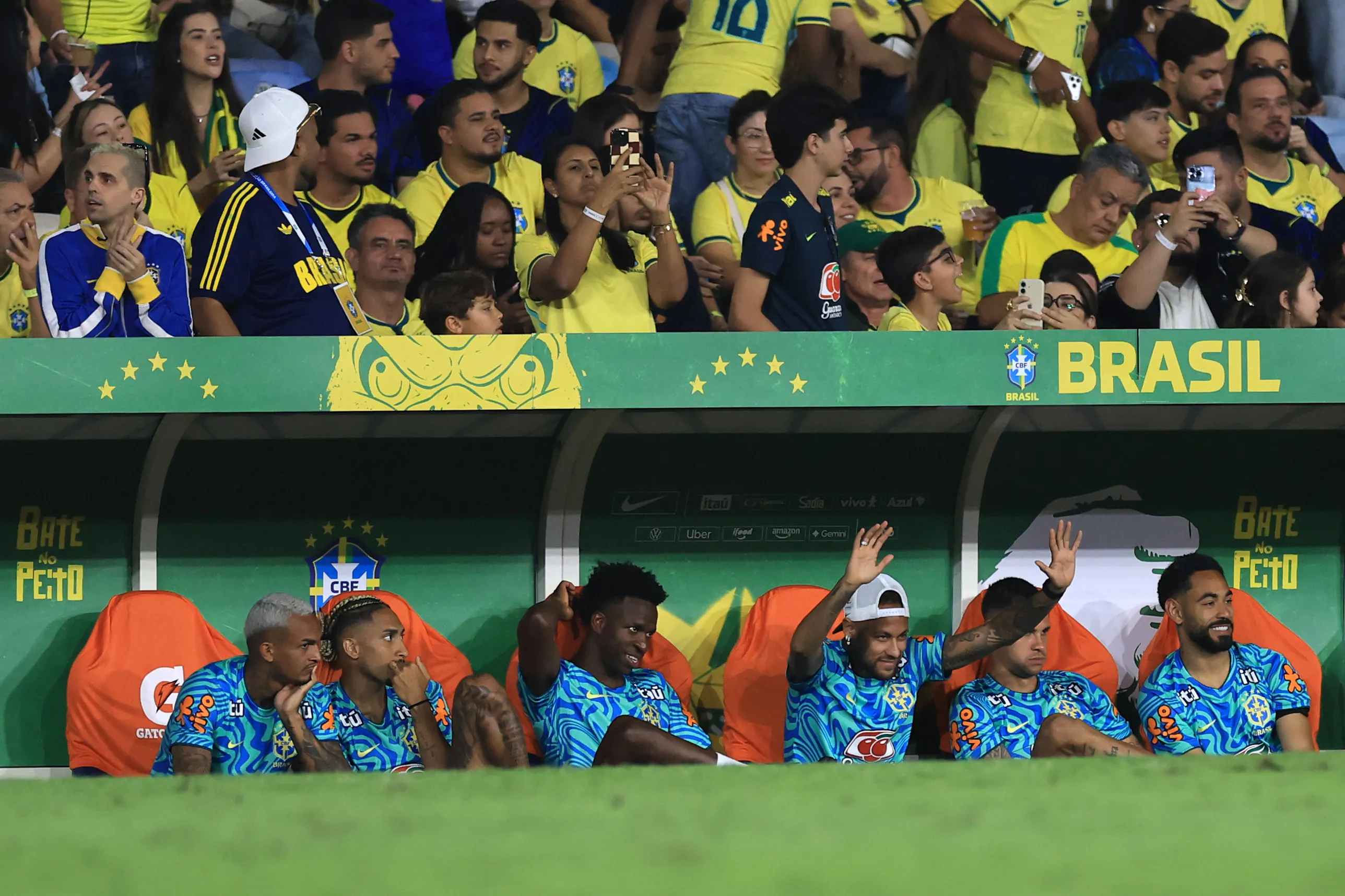 RIO DE JANEIRO, BRAZIL – MAY 31: Neymar Jr. waves to fans during the international friendly match between Brazil and Panama at Maracana Stadium on May 31, 2026 in Rio de Janeiro, Brazil. (Photo by Buda Mendes/Getty Images)