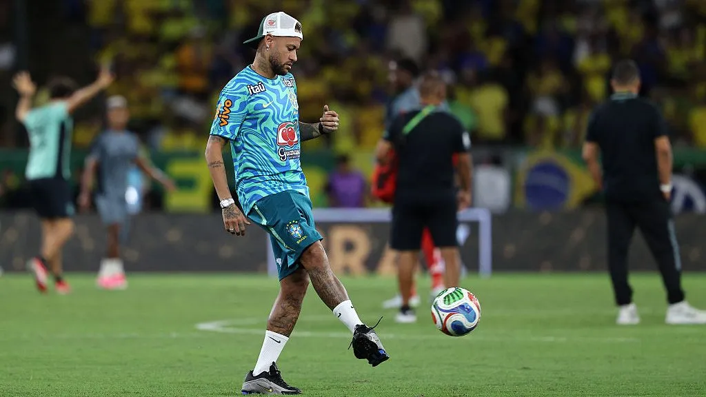Neymar no bate-bola antes da partida entre Brasil X Panamá, na despedida da Seleção rumo ao Hexa – (Photo by Wagner Meier/Getty Images)