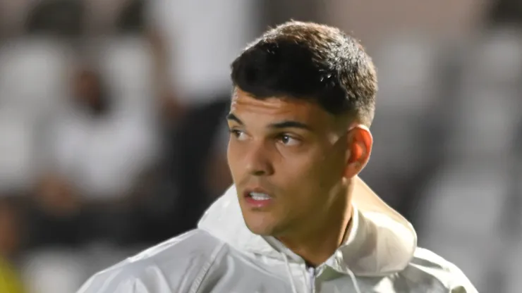 Gabriel Brazão durante aquecimento antes de jogo da Sul-Americana.