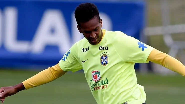 TERESOPOLIS, BRAZIL - JULY 06: Brazil's striker Jo in action during a training session at Granja Comary on July 6, 2014 in Teresopolis, Brazil. (Photo by Buda Mendes/Getty Images)