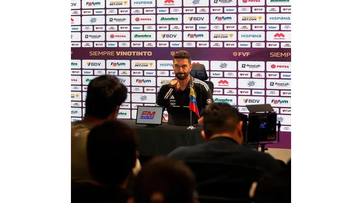 Ricardo Belli, treinador da seleção. Foto: @femeninofvf/Instagram