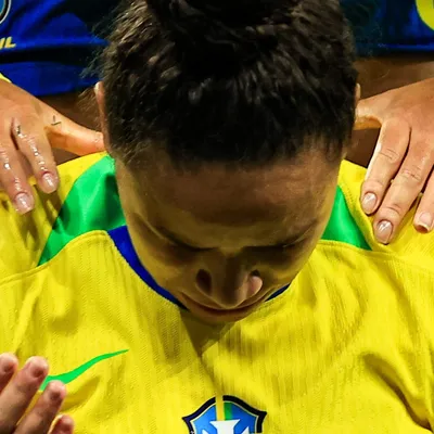 Dudinha tem lesão grave confirmada e será submetida a cirurgia