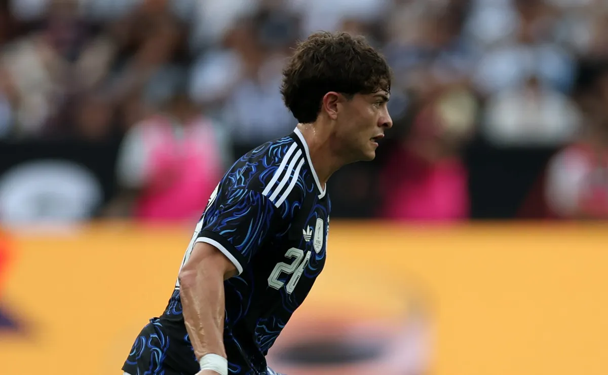 Giay, do Palmeiras, permanece com a Argentina e pode ser convocado em caso de corte de Molina