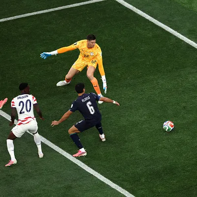 Gómez e Bobadilla são vilões em derrota do Paraguai