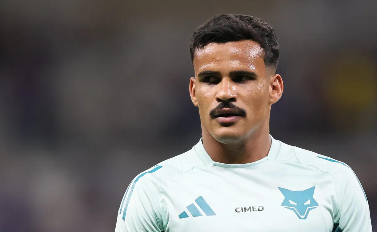 Após acertar com Cruzeiro, Como negocia com Kaiki para fechar a negociação