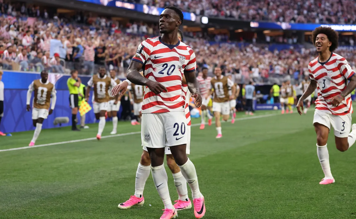 Estados Unidos não dá chances ao Paraguai e vence na estreia da Copa do Mundo