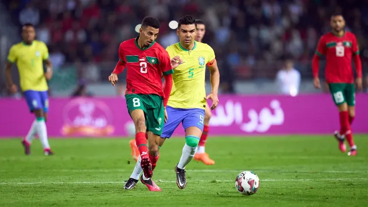 TANGIER, MOROCCO - MARCH 25: Azzedine Ounahi of Morocco plays the ball whilst under pressure from Casemiro of Brazil during the international friendly match between Morocco and Brazil at Grand Stade de Tanger on March 25, 2023 in Tangier, Morocco. (Photo by Alex Caparros/Getty Images)