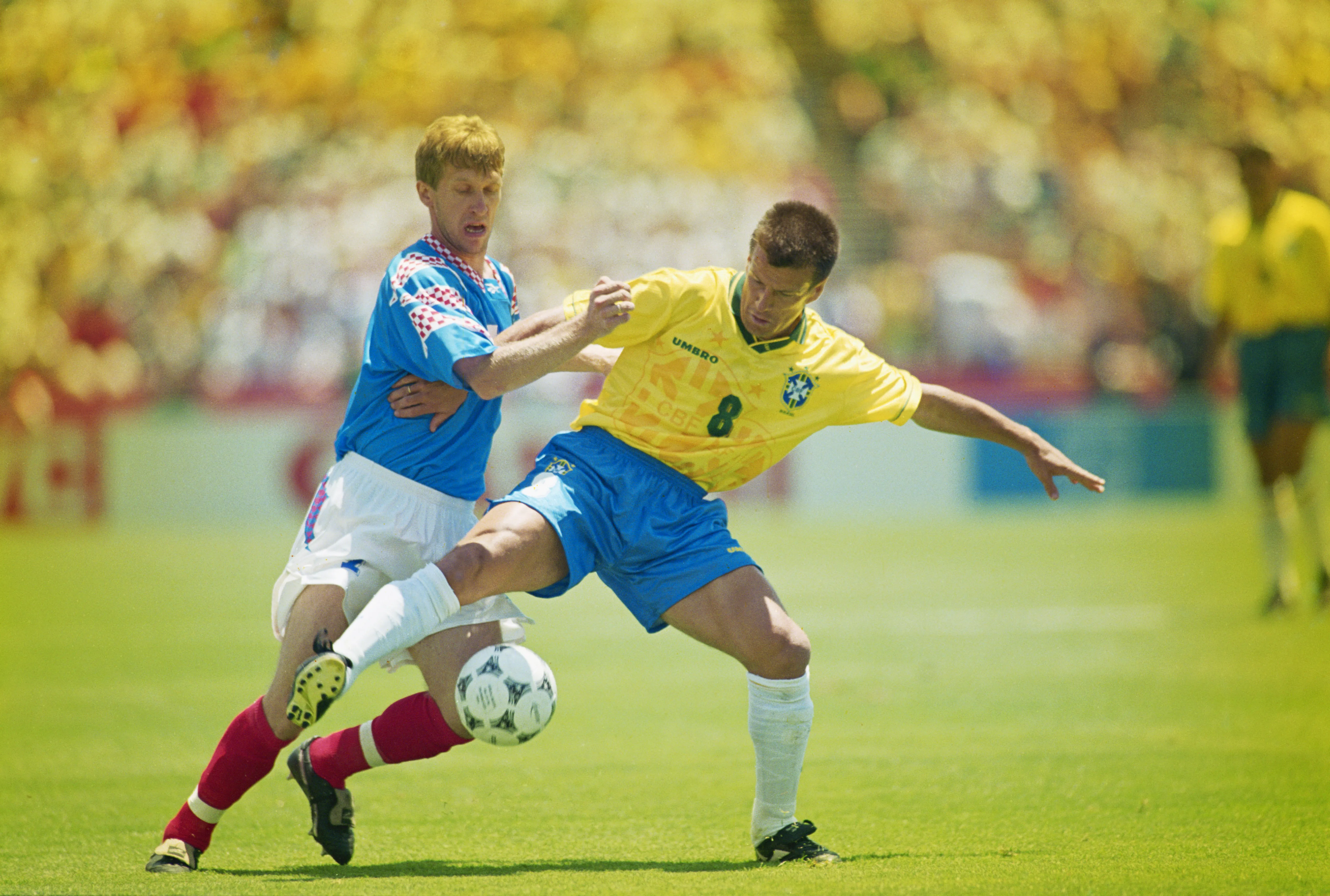 Lance do jogo entre Brasil x Rússia, em 1994. Foto: Shaun Botterill/Getty Images