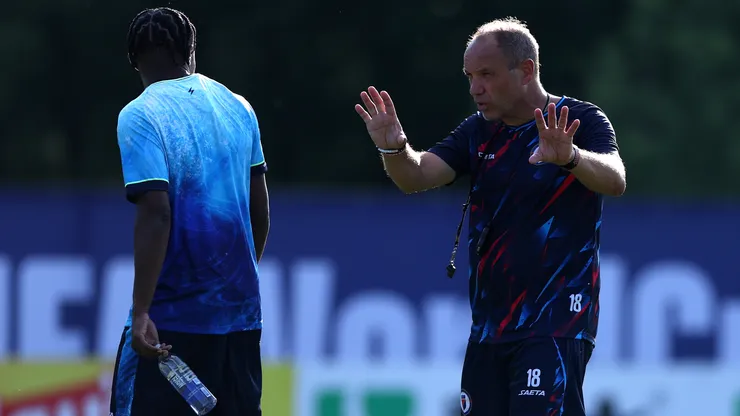 Sébastien Migné, treinador do Haiti, tem dúvidas para a estreia - Foto: Mattia Ozbot/Getty Images