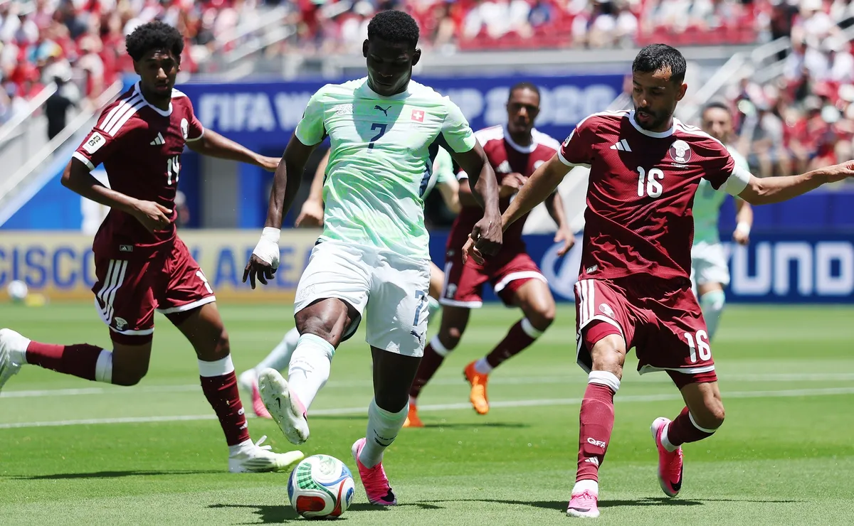 Com gol nos acréscimos, Catar arranca empate contra a Suíça pela estreia na Copa do Mundo