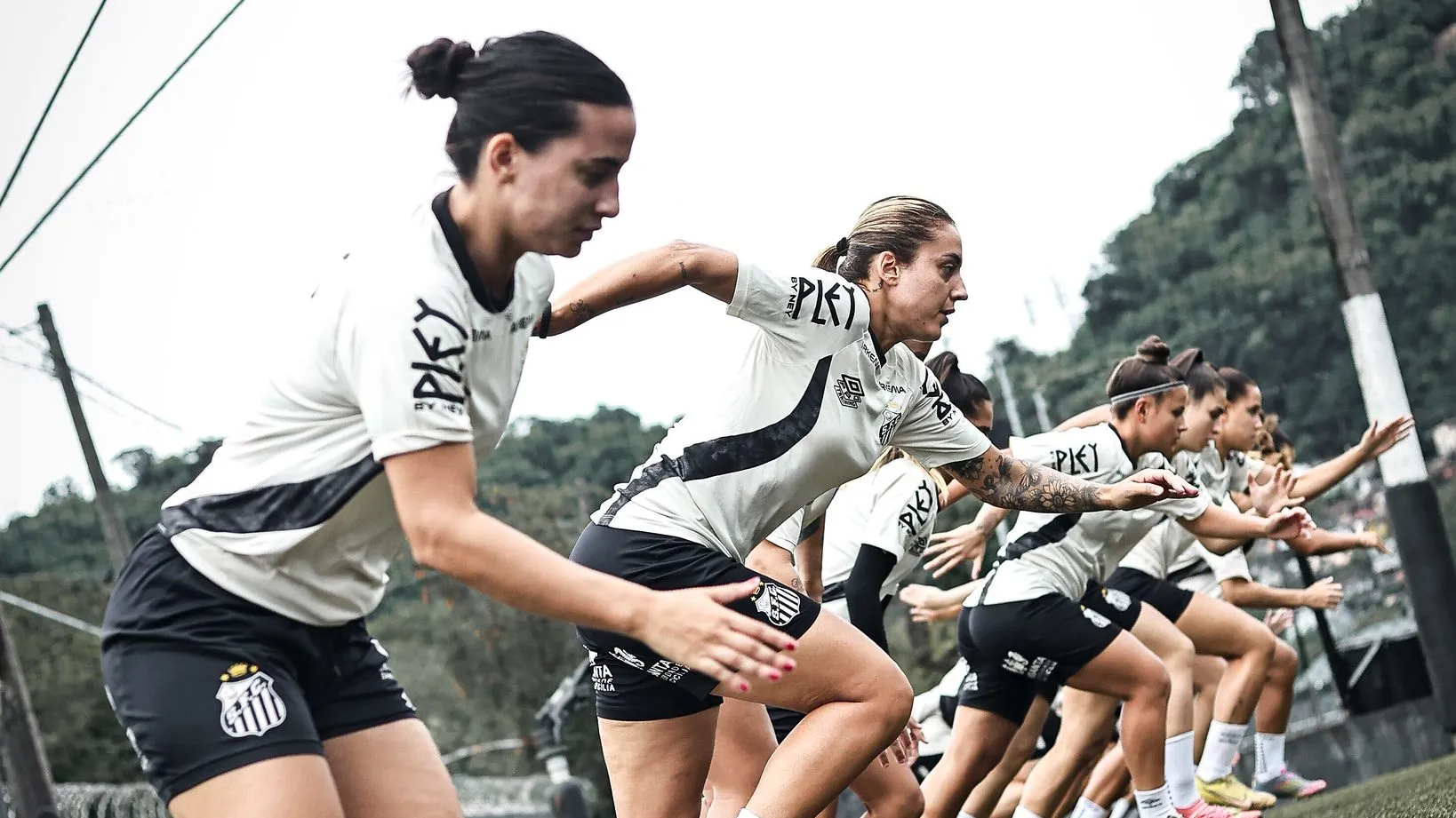 Jogadoras do Santos em treino no CT Rei Pelé