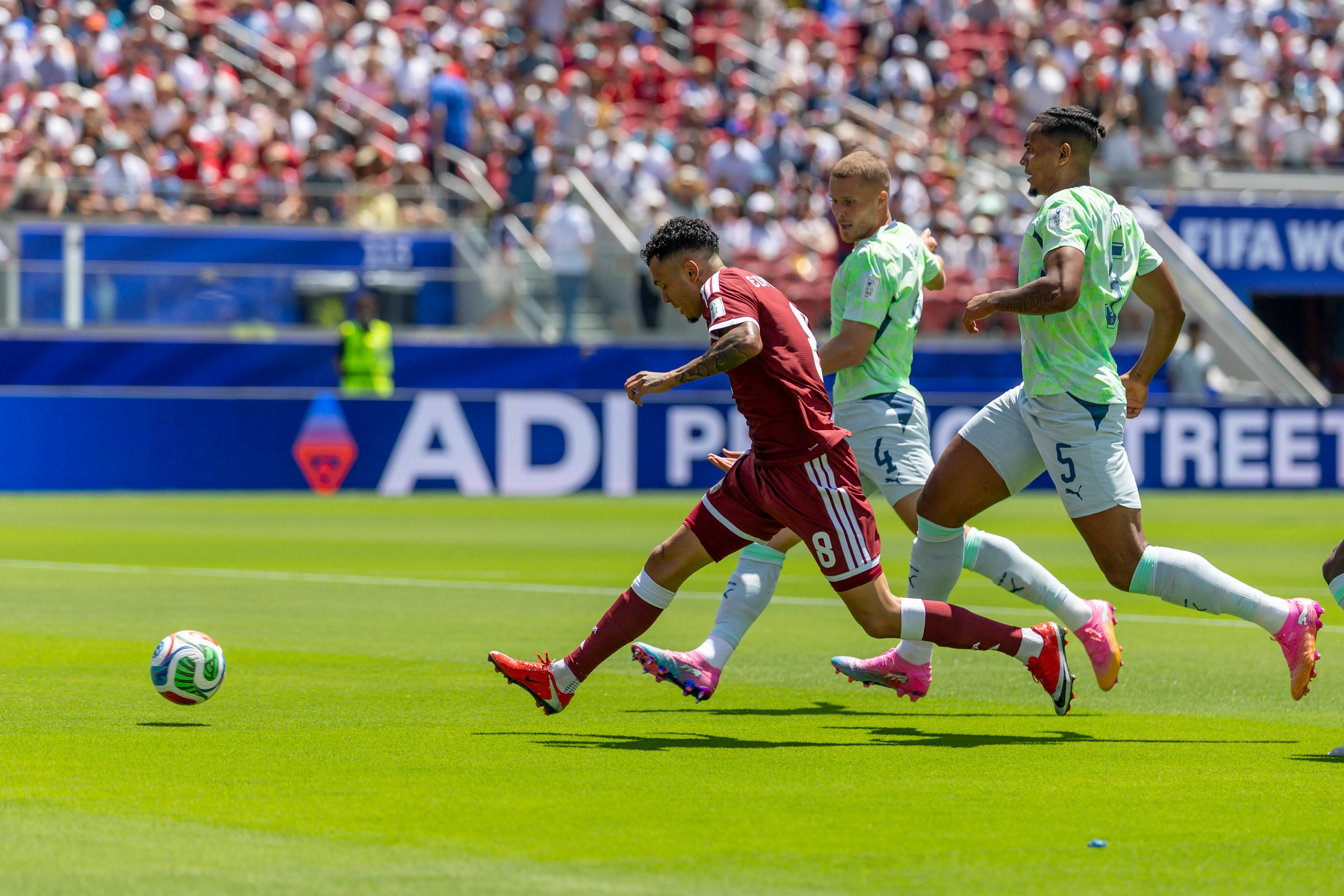 Edmilson Junior na estreia da Copa do Mundo.