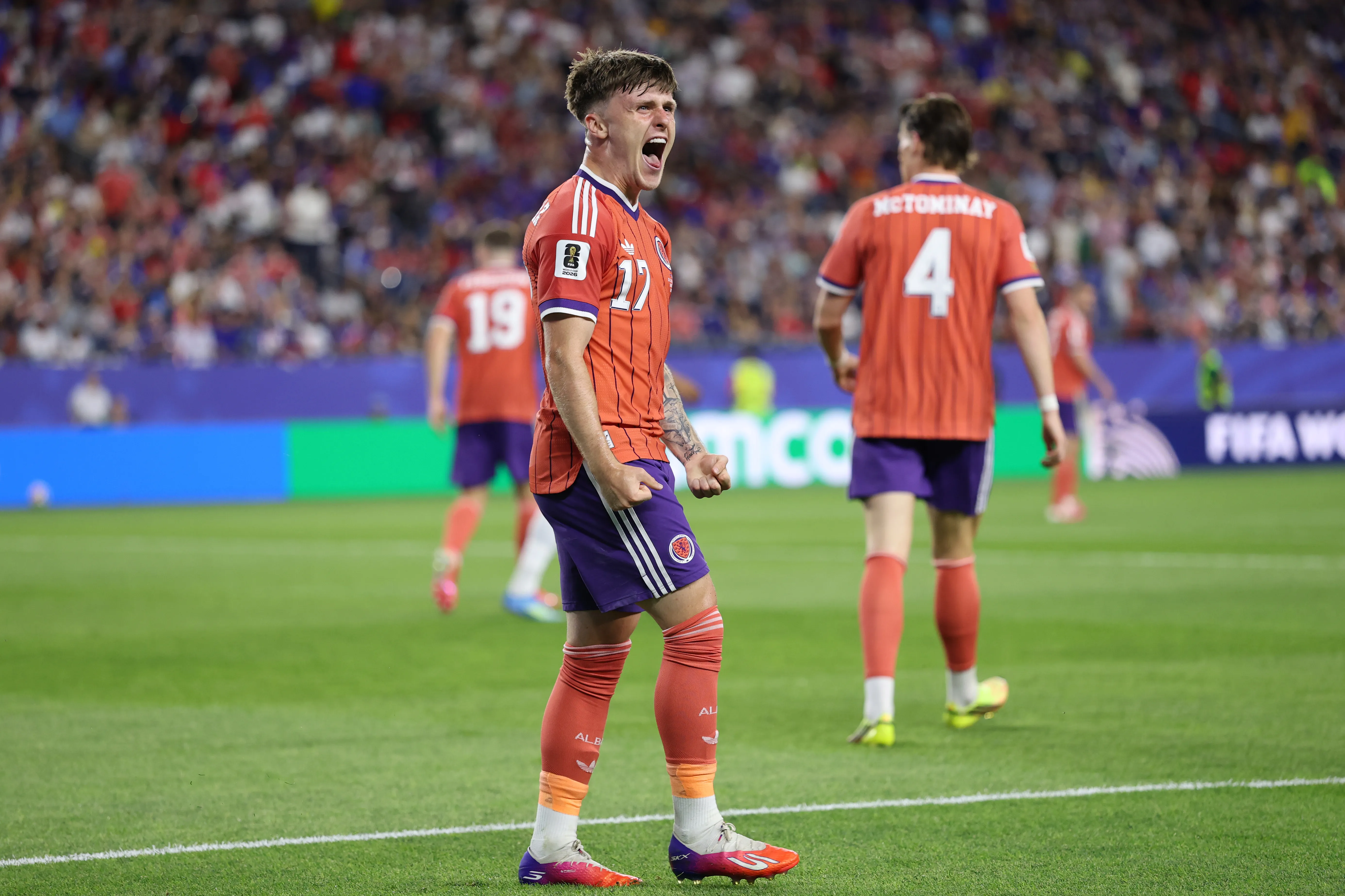 Jovem Gannon-Doak comemorando o gol escocês. Foto: Justin Setterfield/Getty Images