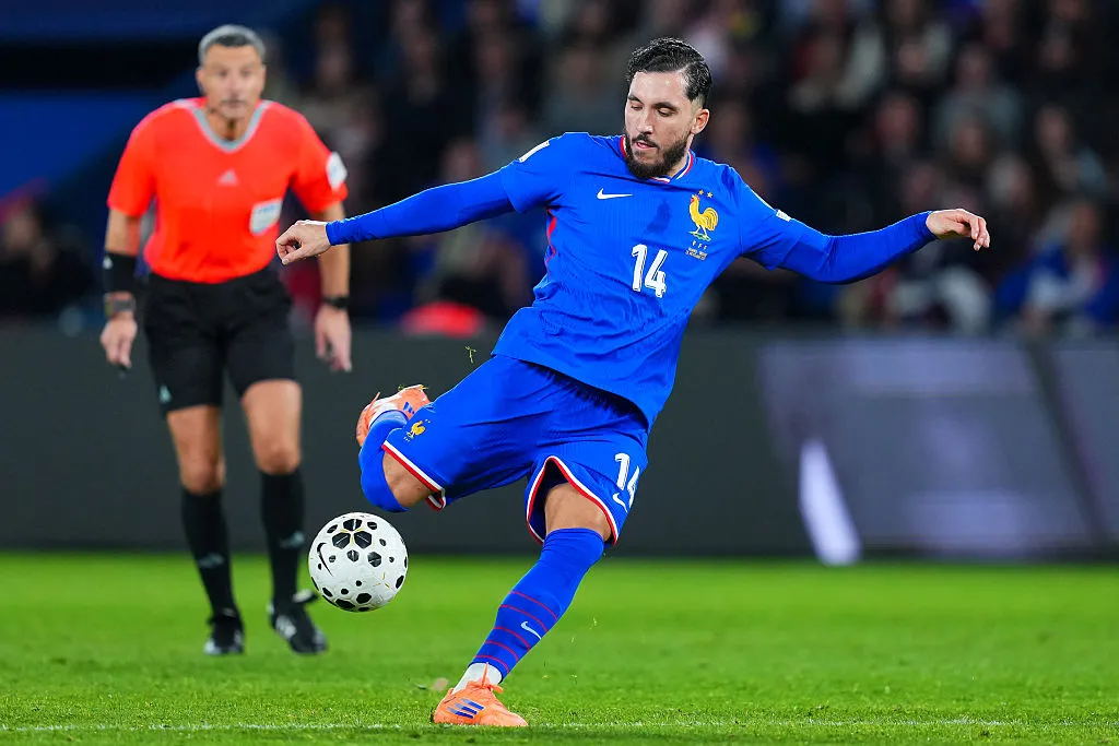 Rayan Cherki durante partida pela França. Foto: Franco Arland/Getty Images