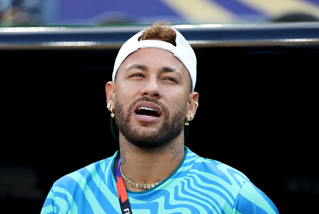 Neymar acompanhou o duelo entre Brasil e Marrocos do banco de reservas. Foto: Dan Mullan/Getty Images