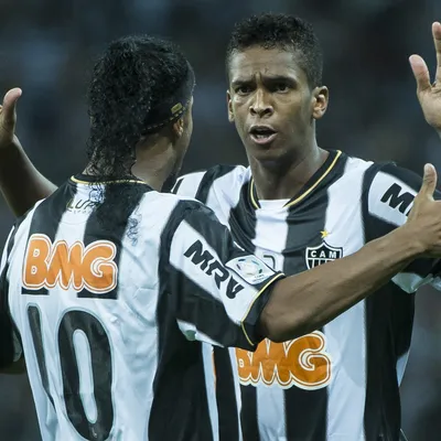 Ex-Atlético-MG, Jô é preso por dívida de pensão alimentícia