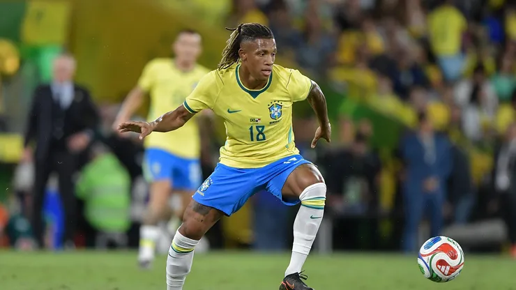 Danilo em jogo da Seleção Brasileira. Foto: Thiago Ribeiro/AGIF