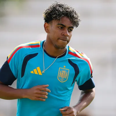 Técnico da Espanha confirma Yamal no banco diante do Cabo Verde