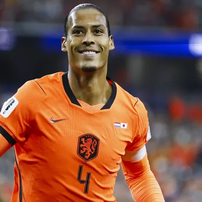 Gol de Van Dijk causa polêmica e Japão reclama empurrão