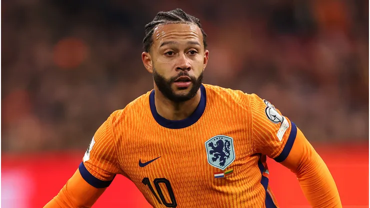 Memphis Depay em campo pela seleção da Holanda. (Photo by Dean Mouhtaropoulos/Getty Images)